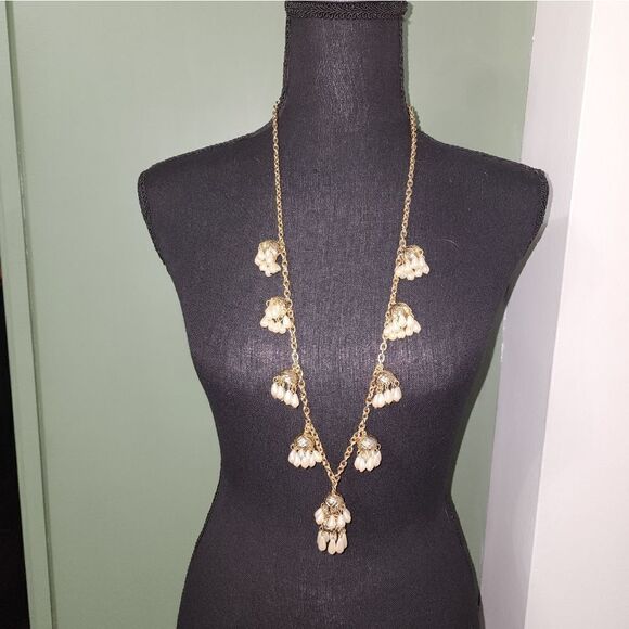 Fern Mallis Simulated Pearl Cluster Drop Necklace NWOT - Picture 6 of 9